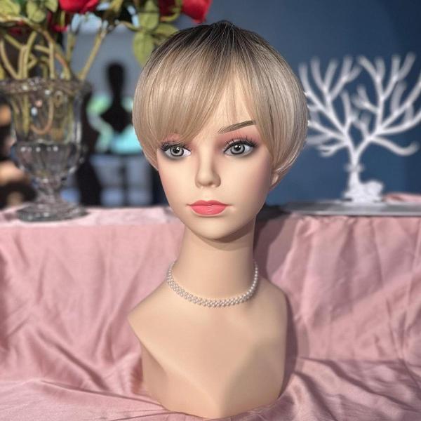 説明:[素材]: 女性モデルのヘッドはPVC素材で作られており.丈夫でお手入れが簡単で.底は滑り止めになっています. [機能]: 女性用ウィッグ製作モデルは.ウィッグの製作や展示に使用できます. [リアルな外観]: リアルな女性マネキンヘッ...