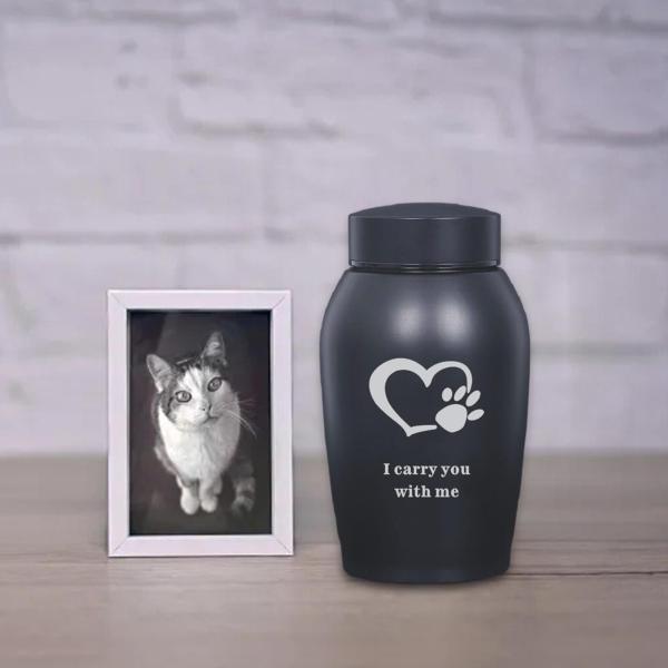 説明:[モダンなデザイン]:追悼の言葉でデザインされた犬猫の灰用骨壷.モダンで絶妙です.[耐久性]:ペット骨壷はステンレス鋼素材.シールネジ蓋.耐久性.細かい仕上がり.繊細な表面で作られています.[サイズ]: ペットの灰用骨壷.サイズは7....