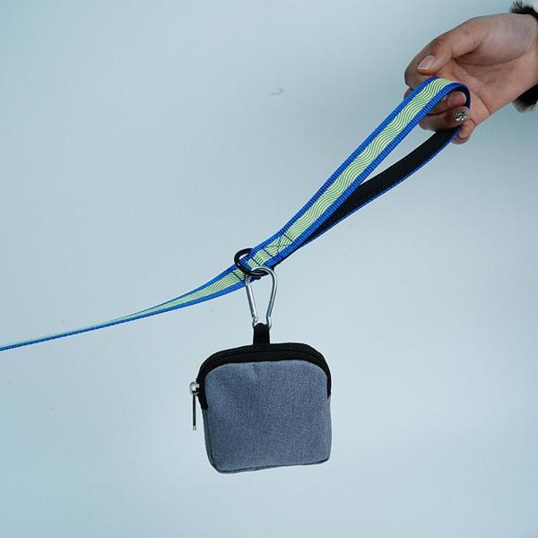 説明:[多用途デザイン]: この多機能おやつポーチは猫と犬の両方に使用でき.屋外でのトレーニングや散歩に最適なアクセサリーです. [素材]: オックスフォード布で作られたこのおやつバッグは.ペットのおやつを安全に保ちながら.屋外での使用の厳...