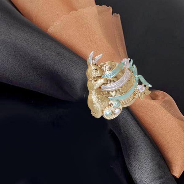 説明:[耐久性のある素材]: イースターウサギのナプキンリングは合金素材で作られており.強くて耐久性があり.耐摩耗性があり.壊れにくいです.[絶妙でエレガント]:ナプキンホルダーは精巧に作られ.より質感が高く.テーブルセッティングに高貴で絶...