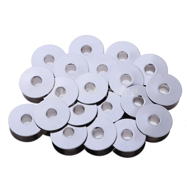 説明:素材：アイロン、高品質で耐久性があります。 便利なミシン部品、簡単にインストールし、交換する。 このユニバーサルメタルボビンは、産業用ミシンのほとんどに適合します。 サイズ：約20×20×10mm / 0.79×0.79×0.39イン...