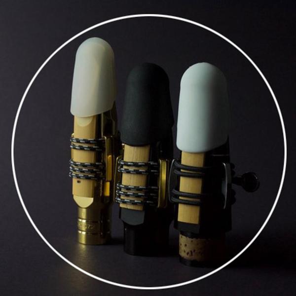 説明:落としてもノイズがなく.お手入れも簡単です.機器を使用しないときは.ほこりがマウスピースに落ちるのを防ぎ.ヘッドガイドを保護するために.ヘッドを覆います.reを湿らせてください.丈夫で小さく.持ち運びが簡単です.すべてのクラリネットマ...