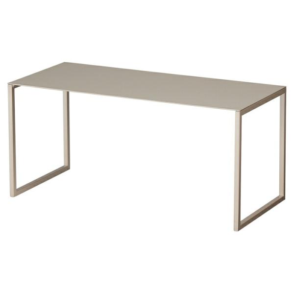 角パイプを使用したスタイリッシュなデザインのディスプレイ台。落ち着いたゴールドの色味が高級感を演出します。【サイズ】W45×D20×H20cm パイプ：9mm角【素材】スチール製 焼付塗装仕上げ(ゴールド)【重量】1.5kg【その他仕様】耐...