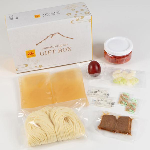 焼肉冷麺ヤマトの冷麺セットです。コシのある生麺、コクのあるストレートスープ、当店自慢のカクテキ、具材が入ったセットとなっております。化粧箱に入っておりますので、大切な方へのご贈答へもぴったりの一品となります。