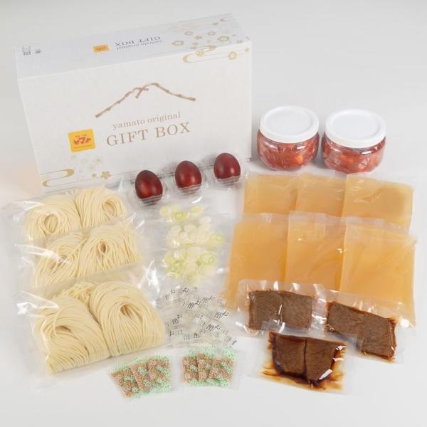 焼肉冷麺ヤマトの冷麺セットです。コシのある生麺、コクのあるストレートスープ、当店自慢のカクテキ、具材が入ったセットとなります。化粧箱に入っておりますので、大切な方へのご贈答へもぴったりの一品となります。