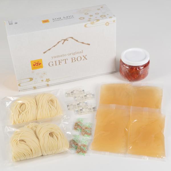 焼肉冷麺ヤマトの冷麺セットです。コシのある生麺、コクのあるストレートスープ、当店自慢のカクテキ入ったセットとなっております。化粧箱に入っておりますので、大切な方へのご贈答へもぴったりの一品となります。