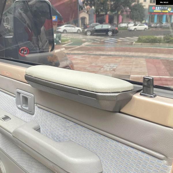 並行輸入品】ドア アームレスト トヨタ ランドクルーザー 70シリーズ