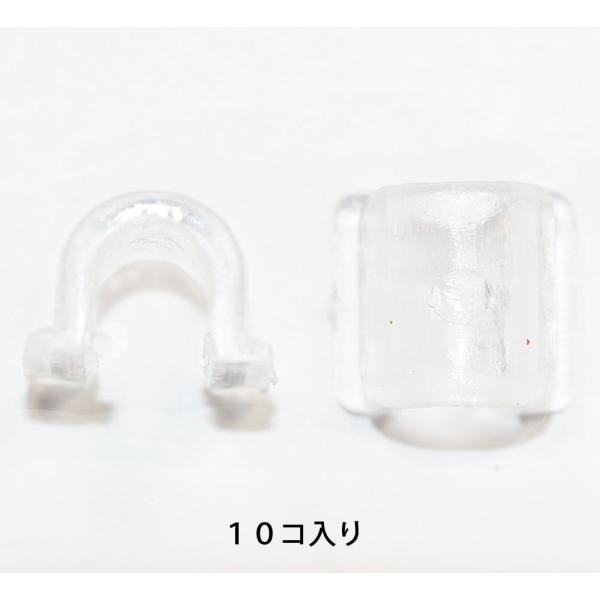 ●入り数：１０コ入り●太さ３ｍｍ〜４ｍｍ程度のゴムひもや皮ひもなどにご使用できます。●使い方：革紐やゴム紐などを挟んでから、通常ボンドなどで固定します（画像２参照、撮影に使用しました皿パーツやゴム紐は付属しません）●パーツのサイズ：画像３参...