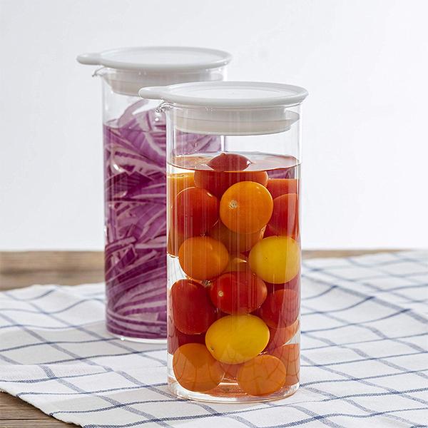 お家でカフェ気分-お家で手軽にビネガー料理を。<br>耐熱ガラス製なので、電子レンジによる時短調理や残った料理の冷蔵保存まで出来る便利な容器です。<br>W100×D90×H186<br>