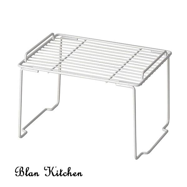 爽やかで清潔感のあるホワイトカラーのキッチングッズ！シンク上やシンク下のスペースを有効活用キッチンで調理スペースのサポート台として使ったり、よく使う鍋やケットルの指定席にしたり用途はいろいろ積み重ね使用可能製品サイズ:(約)幅27.5×奥行...