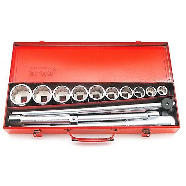 鍛造・熱処理した、強靭で耐久性に優れたクロームバナジウム鋼を使ったソケット、ラチェットレンチをケースにまとめたソケットレンチセットです。[差込角] 3/4"(19.0mm)[セット数] 14[セット内容]・ソケット 22、24、27、30、...