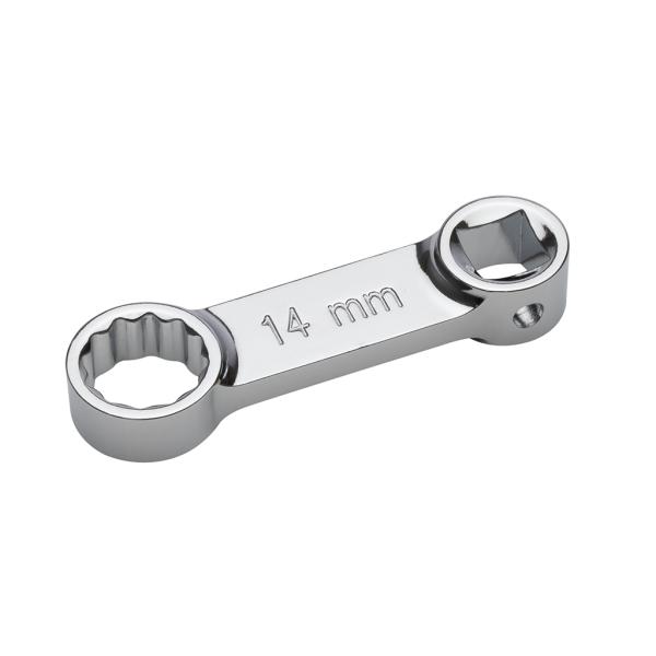 ソケットレンチではどうしても締められない場所にあるボルト・ナットのトルク管理に大変便利なトルクアダプターです。トルクレンチに取り付けて使用します。[差込角] 3/8"(9.5mm)[サイズ] 14mm[全長(有効長)] 50mm[材質] ク...