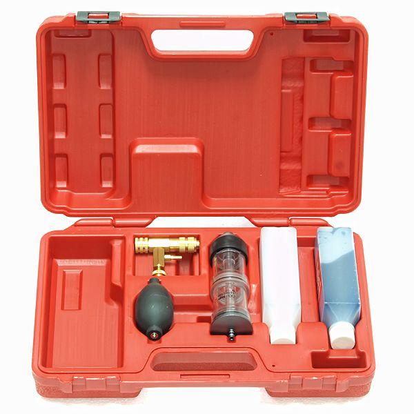 排気ガスリークテスターは、ラジエター内のCO2の混入の有無を検査することにより、ヘッドガスケットやシリンダーヘッドの亀裂を点検することができます。ガソリン車、ディーゼル車に使用できます。[セット内容]・テスター本体・検査液(BTB溶液)・ロ...