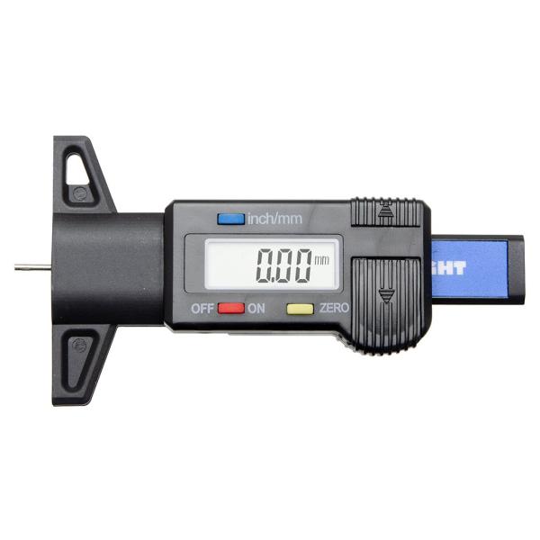 デジタル デプスゲージは、タイヤの溝の深さ等、深さを測定する際に使用します。デジタル表示で読み取りやすく作業効率が上がります。[測定範囲] 0〜25.4(mm)[表示] mm/inch[最小目盛り] 0.01mm/0.0005”[精度] ±...