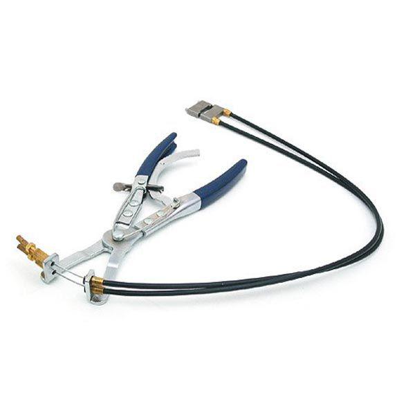 手の届かないような作業性の悪い箇所にあるホースクランプを取り外すホースクランププライヤーです。ワイヤーによる遠隔操作で、従来のプライヤーが入り込めない箇所での作業が可能です。[本体全長] 270mm[ワイヤー全長] 約590mm[最大開口幅...