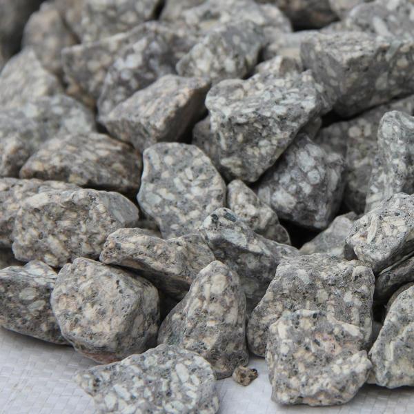 粒:20〜40mm 多孔質が最大限に機能する最適な大きさに加工こまめお風呂に。水槽の底砂に。水質改善に驚くべき効果を発揮します。効果が弱まった場合は再使用せずに交換下さい24時間風呂の循環器、循環式浴槽にもご使用下さい麦飯石の大粒タイプです...