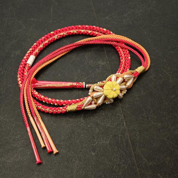 82NK40056【在庫処分品】【少々難有り】帯締め/振袖用帯〆/菊しずく型パール/2色四本バラ/組紐/手組み/丸打ち/並尺/絹/金属糸/中国製