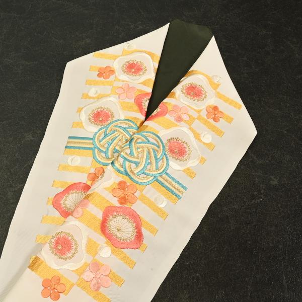 91NK35300【在庫処分品】【少々難有り】半襟/刺繍半衿/Silelly/シルエリー/水引と梅/刺繍/振袖用/白