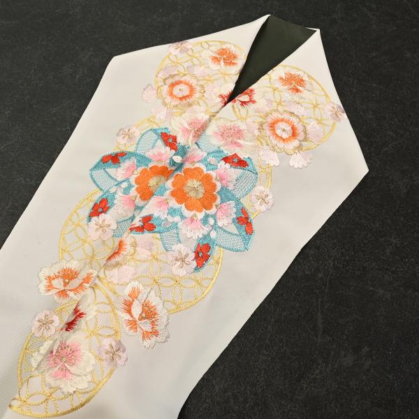 91NK35300【在庫処分品】【少々難有り】半襟/刺繍半衿/Silelly/シルエリー/牡丹と籠/刺繍/振袖用/白