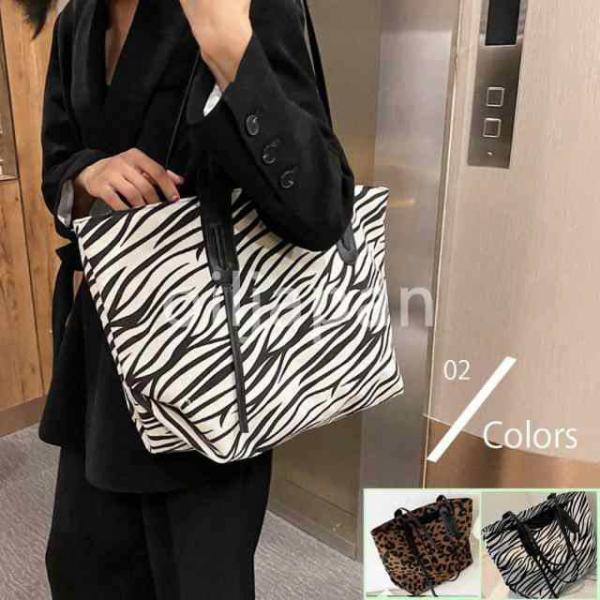 素材：合成皮革+ポリエステルカラー：ヒョウ柄/ゼブラ柄サイズ：高さ:約31cm底横幅:約35cmマチ:約16cm持ち手:約29cm(調整不可)重さ：約205g裏地：あり内ポケット：なし