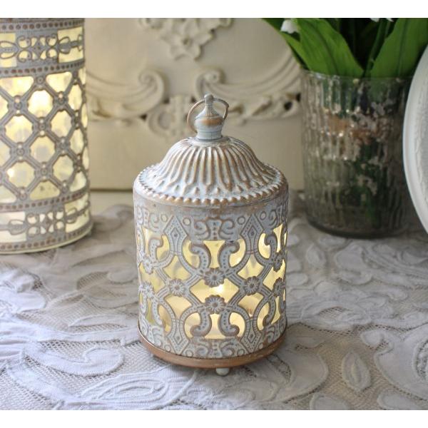 [商品説明]フランスのインテリアブランド Mathilde M.（マチルドエム）フレンチシャビーなインテリアやフレグランス商品が揃いますこちらはアイアン＆ガラスのアンティークなランタンオブジェ３サイズ展開の小サイズですホワイト x ゴールド...