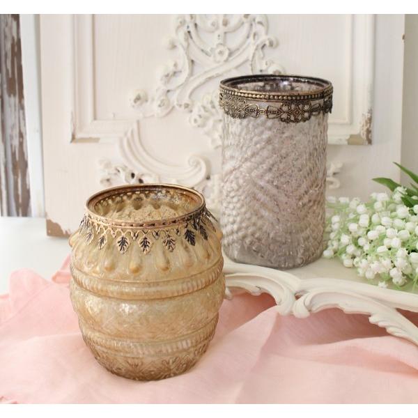 [商品説明]フランスのインテリアブランド Mathilde M.（マチルドエム）フレンチシャビーなインテリアやフレグランス商品が揃いますこちらはアンティークな色合いや模様が素敵なガラス製のキャンドルホルダー上部には金属の装飾がつき、しっかり...