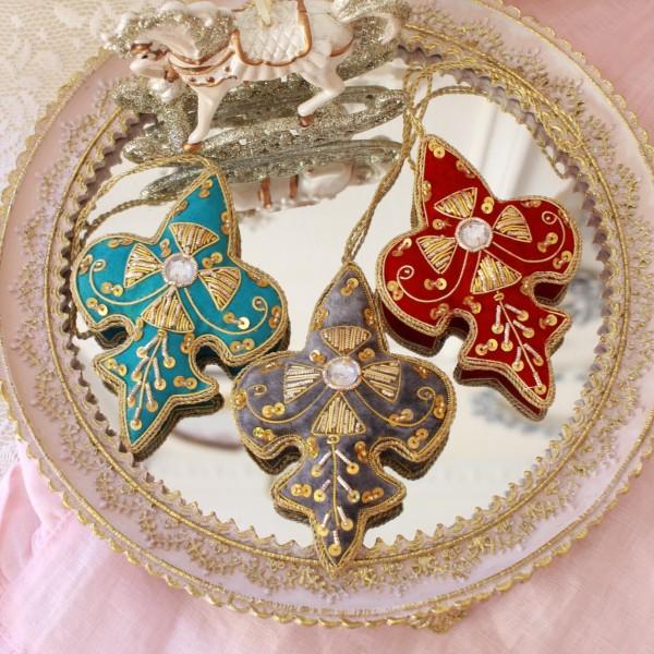 クリスマスツリー オーナメント ハンドメイド ビーズ 刺繍 クロス 百合