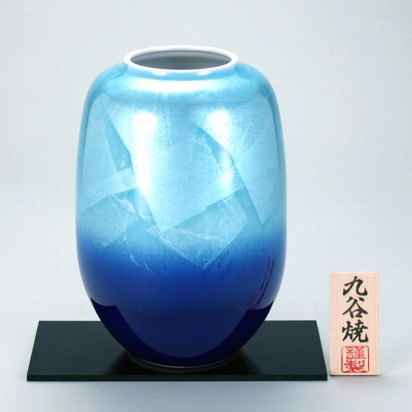 青い漆器花瓶 金箔装飾 木製台座付き 青い漆器花瓶 金箔装飾 木製台座付き