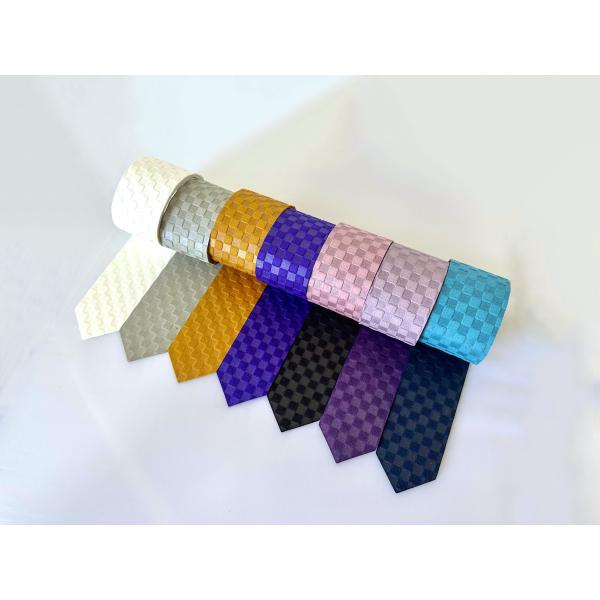 市松模様が立体的に浮かび上がって見えるエンボス加工（型押し）のユガケ紐です。長さ　約100cm幅　　約4.5cm厚み　約1-2mm◆こちらの商品は６点までクリックポストにて発送可能です。クリックポストで発送可能な他の商品５点と合わせ買いも可...