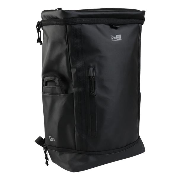 ●素材:ポリエステル/900D (TPU コーティング)●ベトナム製●容量:32L●サイズ:W300×H525×D170mm●前面のジップポケットは、出し入れの多い小物の収納に便利です。●両側にデザインされたサイドポケットには、500mlの...