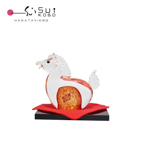 安部　朝和作（あべ　ともなぎ）サイズ：11ｃｍ（幅）×9.5ｃｍ（高さ）素材： ガラスオリジナル木札の希望の文字内容は買い物かご内のストアへのご要望欄にご記入ください