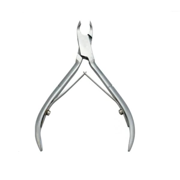 UTSMI キューティクルニッパー C103初級クラスのキューティクルニッパーのベストセラー！鋭すぎない刃はこれからネイリストを目指す人からセルフネイラーまでエントリーニッパーとして大人気です。【製品情報】全長：100mm±刃長：3mm±材...