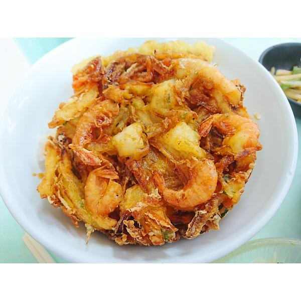 海鮮かき揚げ約１２５ｇ×３０枚業務用ゴロゴロっとエビとイカが入った海鮮かき揚げです。うどんやそばにいかがでしょうか？惣菜コーナーにもどうぞ♪※凍ったまま油で揚げて下さい。内容量  約１２５ｇ×３０枚原材料  野菜（玉ねぎ、にんじん、春菊）、...