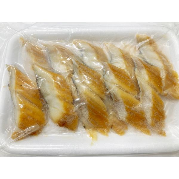 煮穴子スライス２０枚×５袋業務用回転寿司定番の煮穴子スライスです。１枚約８ｇお刺身、お寿司、海鮮丼にどうぞ内容量  ２０枚（約１６０ｇ）×５袋原材料  穴子（中国産）、砂糖、しょうゆ、酒、みりん、昆布、食塩、しょうが／リン酸塩（Na）、（一...