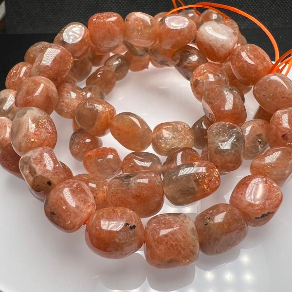 腕周りサイズ16cmブレスレット2本お届けサンストーンには、邪気を祓い、心や身体に受けた傷を癒すパワーがあるとされています。 マイナスなエネルギーをプラスに変えて、持ち主を守ってくれます。 人間的な成長や自立を促すとも伝えられていますので、...