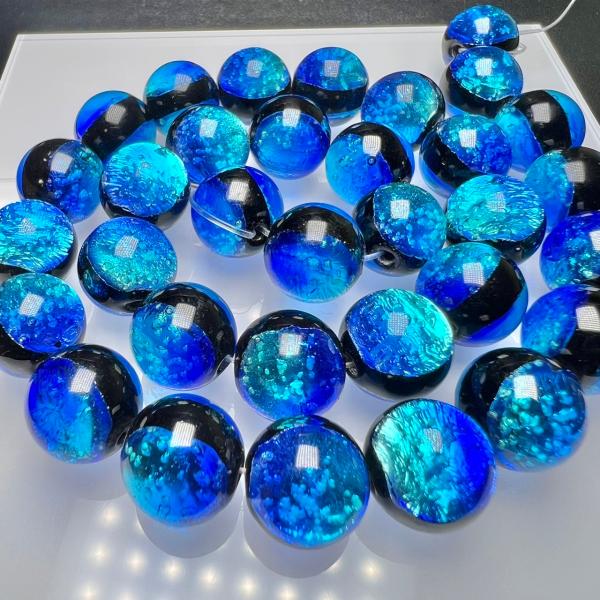 ホタルガラス 　タケトミブルー　12ｍｍ　連売り　33粒　蓄光　とんぼガラス　とんぼ玉　沖縄県竹富島