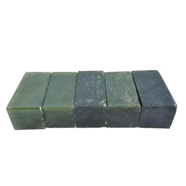 サイズ  約2.5ｃｍ×2.5ｃｍ×5ｃｍ   数量  1個   状態   新品（同等品ランダム発送です。）●丹東黒緑石の特徴丹東黒緑石の特徴はその色彩になります。粒子が粗いにもかかわらず素直な彫り味があり、カケ味はあまりございません。印材...