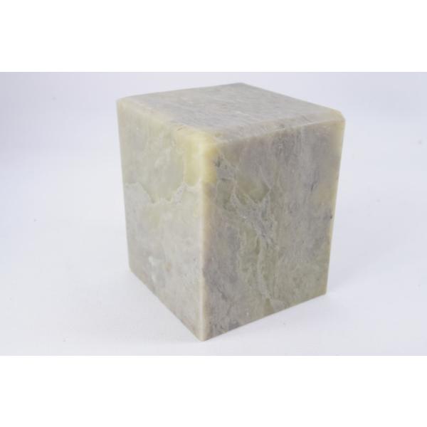 サイズ：約4ｃｍ×4ｃｍ×5ｃｍ数量  1個  状態   新品（同等品ランダム発送です。）●青田石の特徴青田石は篆刻印材の中で最もバランスの良いとされる印材です。カケ味/彫り味/色彩/高度/結晶粒度などバランスが良いとされていますが、近年の...