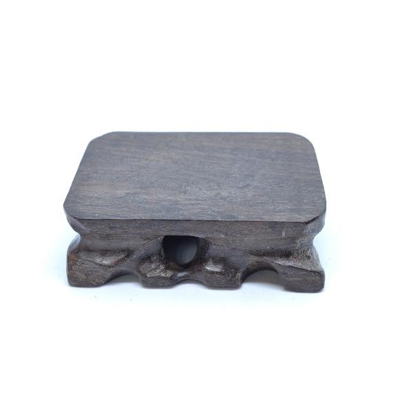 約サイズ：縦7ｃｍ　横5ｃｍ　高2.5ｃｍ状態：新品数量：1個材質：マホガニー印座とは篆刻用印材を展示するための台になります。