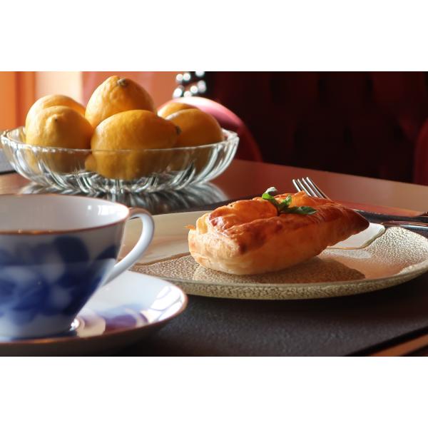四国銘菓 しまなみのレモンパイ。せとうちみかんゼリー。限定深層水塩