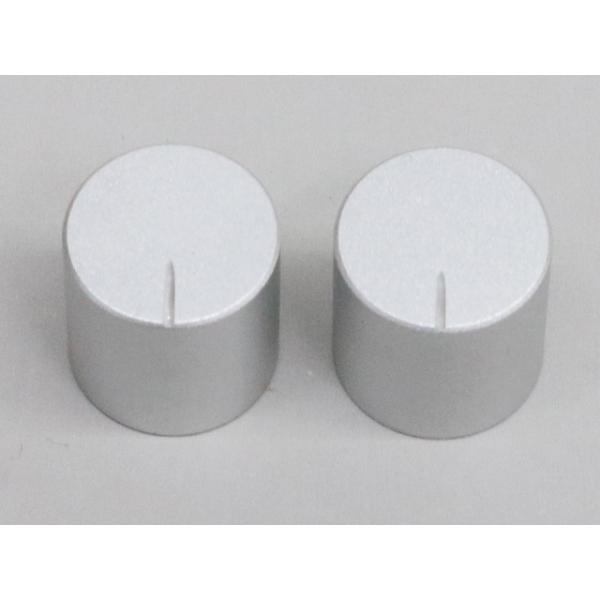 ■商品説明■・アルミ削り出しツマミ 15mm・6mmの軸用(シャフト)・色はシルバーです。・シャフトとの固定方法はイモネジで固定します。※イモネジも付属してます。■販売単位■・1セット (2個)■商品状態■・新品(未使用品)■お支払方法■・...