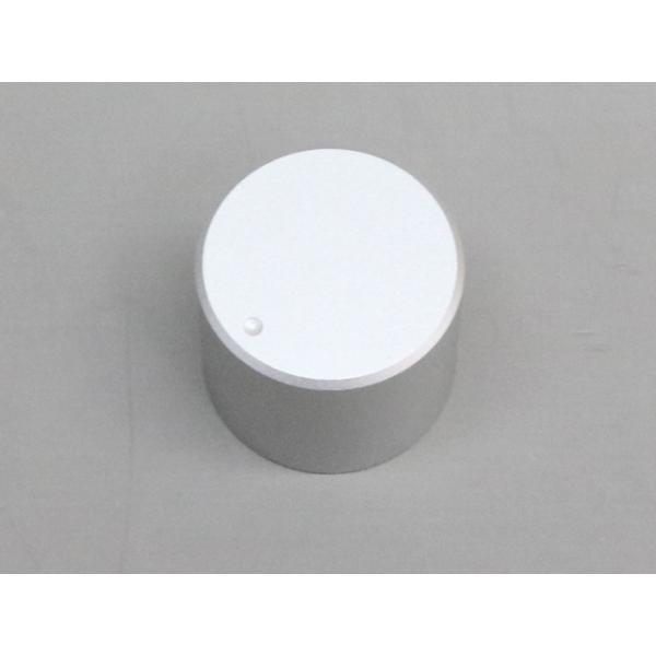 ■商品説明■・アルミ削り出しツマミ 25mm・6mmの軸用(シャフト)・色はシルバーです。・シャフトとの固定方法はイモネジで固定します。※イモネジも付属してます。■販売単位■・1個■商品状態■・新品(未使用品)■お支払方法■・銀行振込・郵便...