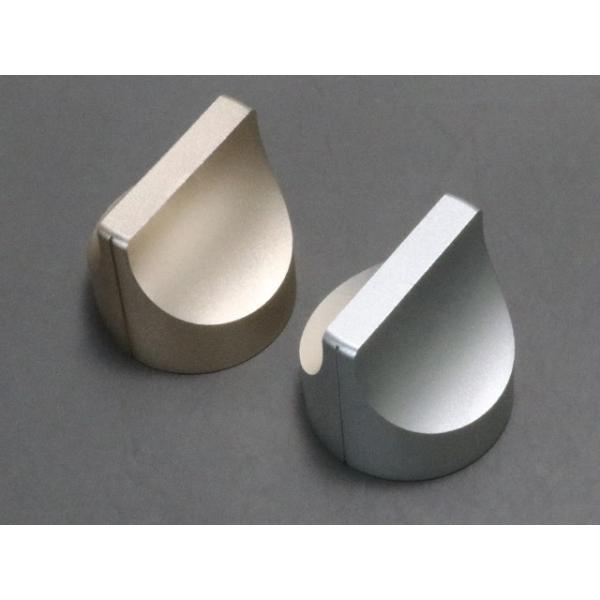 ■商品説明■・アルミ削り出しツマミ 28mm・6.3mmの軸用(シャフト)・色はゴールド・シルバー 2色ございます。・シャフトとの固定方法はイモネジで固定します。※イモネジも付属してます。■販売単位■・1個■商品状態■・新品(未使用品)■お...