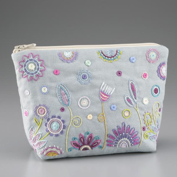 [在庫限りアウトレットSALE]フランス製　刺しゅうキット Trousse Bleue（ポーチ・ブルー）044-00975