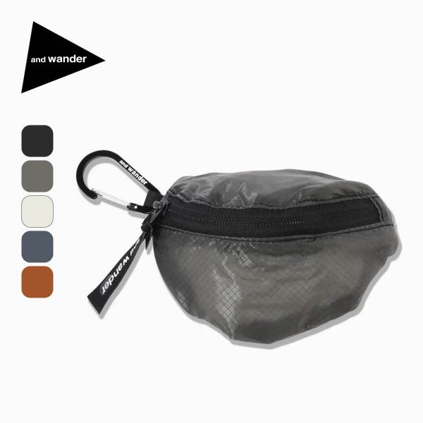 コーデュラナイロン素材を使用した、小物の収納に便利なミニポーチ。■ブランド名：and wander ■商品名：シルミニポーチ ■商品型番：5745975215 ■カラー：ブラック【5745975215-010】,グレー【5745975215...