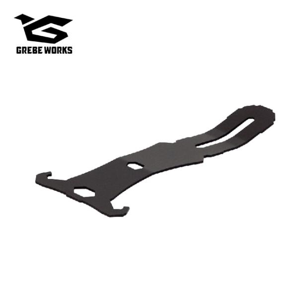 ■ブランド名：GREBE WORKS ■商品名：マルチグリドル蓋 専用スタンド ■商品型番：MGF-ST-001 ■カラー：ー ■サイズ：約182×84×13 mm ■素材：鉄（粉体塗装） ■重量：約80 g ■生産国：日本  ■対応商品：...