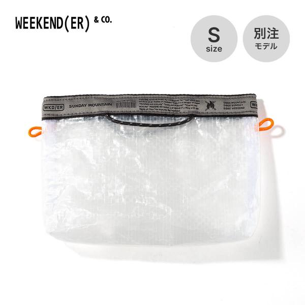 WEEKEND(ER)人気シリーズのPE生地を使用したフラットケース。SUNDAY MOUNTAINが、マチ付きの仕様にした上でテープ部分をオリジナルデザインのグレーに、ループコードをオレンジに別注しました。Sサイズはスマホやメモ帳、ペンな...