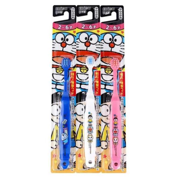 ●ドラエモンのキャラクターデザイン付き歯ブラシ。●乳歯が生えそろった園児用。●外側やわらかめ植毛。歯ぐきをいたわりながら、虫歯になりやすい乳歯と歯ぐきの境目をしっかり磨ける。【注意】歯ブラシの色は選ぶことができません。予めご了承ください。