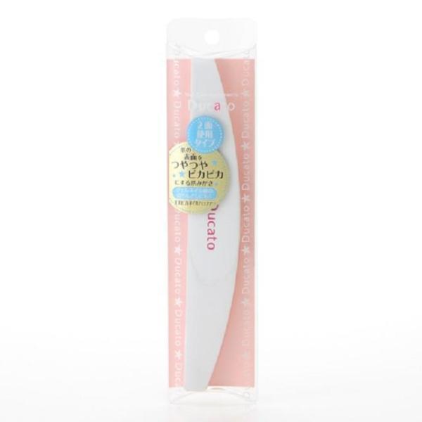 クッション性が高く爪への負担が少ない爪みがき。マニキュアを塗らなくてもツヤのある爪に仕上がります。