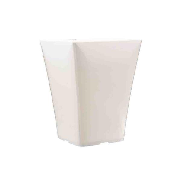 プラスチックの特徴を生かした高級感のある光沢仕上げ